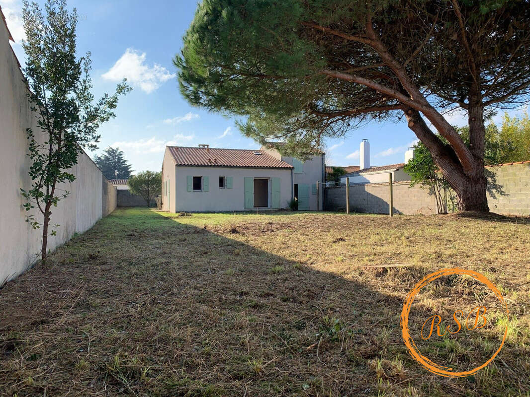 Maison 100 m² à La Flotte  - photo 5