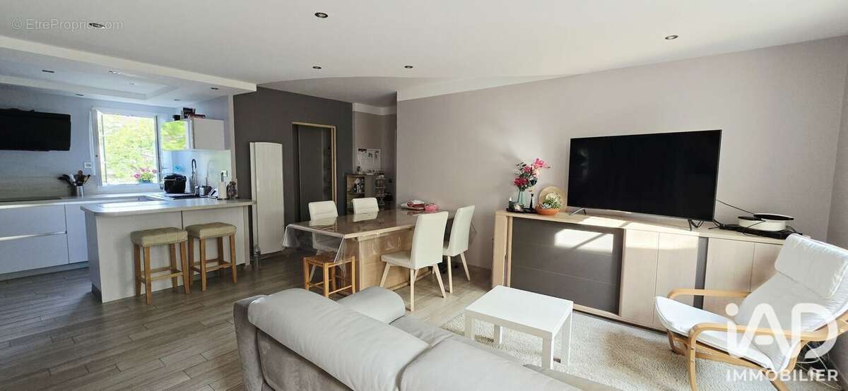 Appartement 88 m² à Magny-Le-Hongre  - photo 4