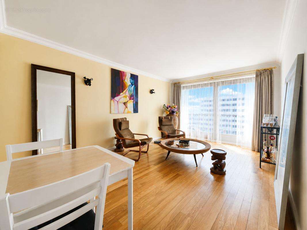 Appartement à PARIS-14E