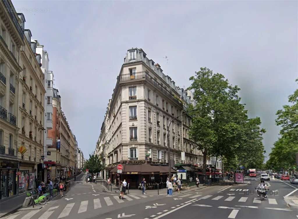Commerce 31 m² à Paris-18e  - photo 3