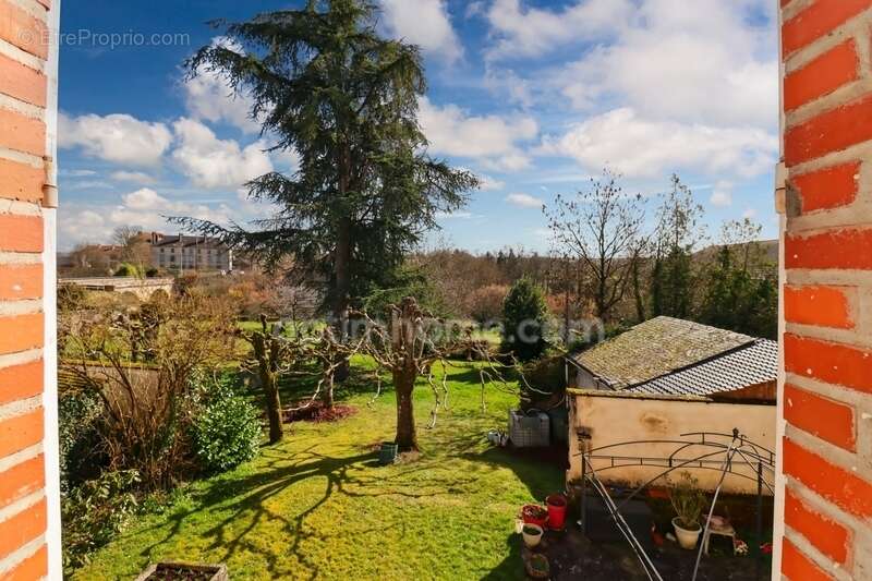 Maison à MAGNAC-LAVAL