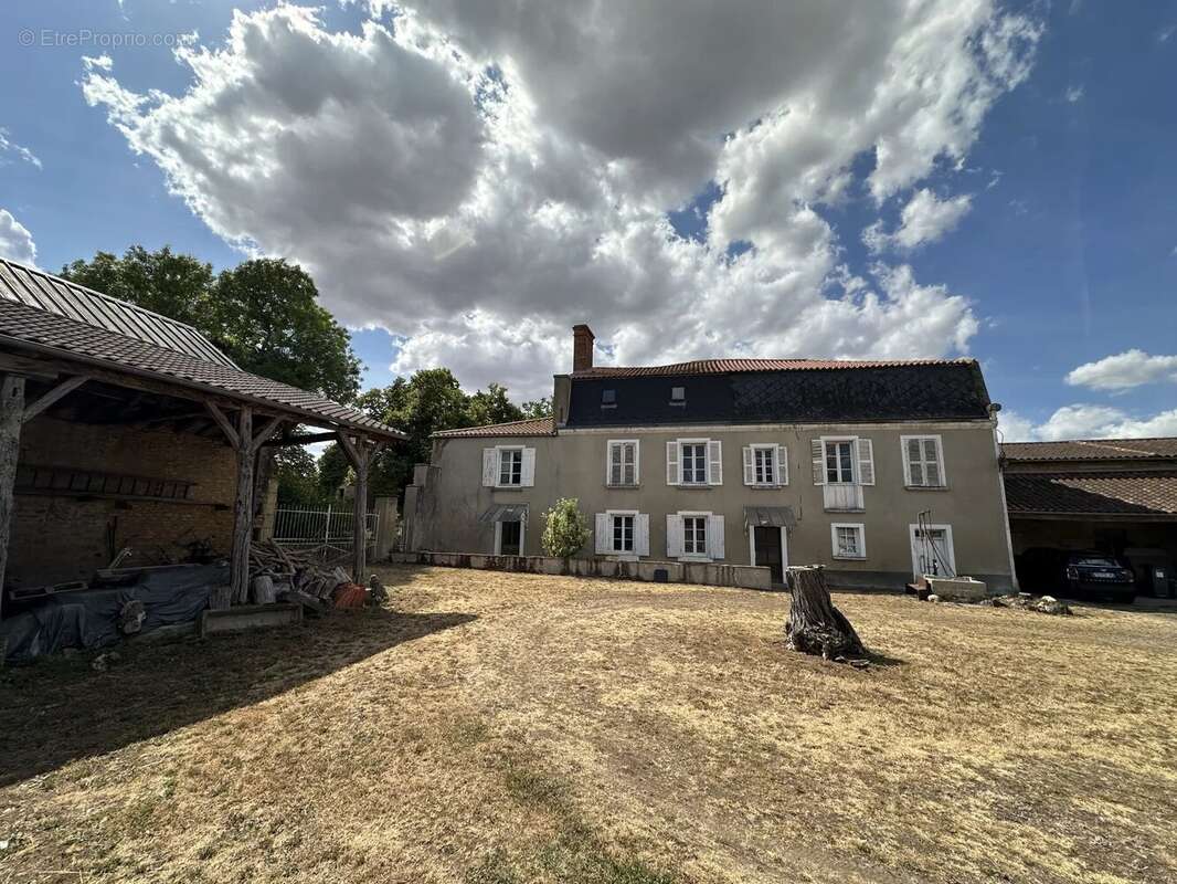 Maison bourgeoise, 300 m² de dépendances, gros potentiel, 485 m² couvert - photo 23