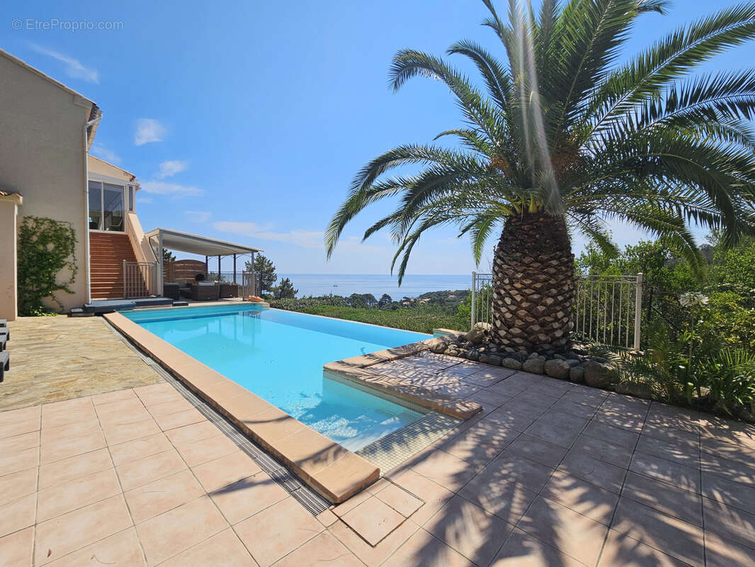 Villa avec piscine vue panoramique sur la mer - photo 3
