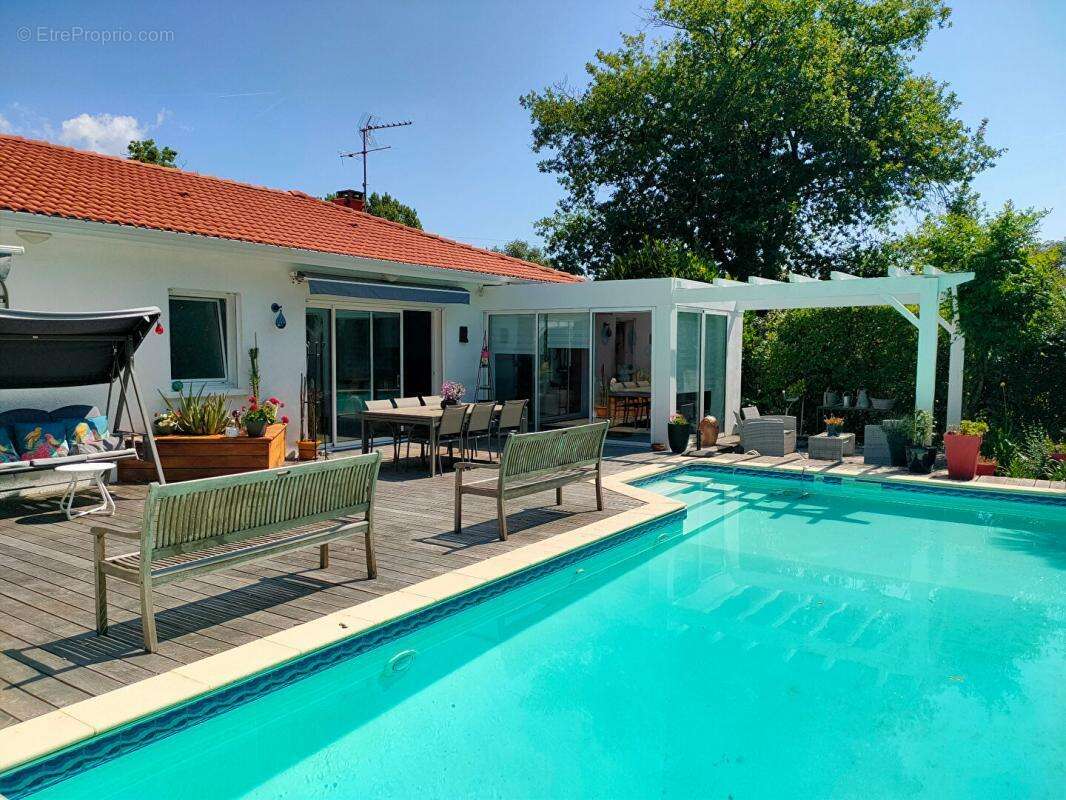 Maison à CARBON-BLANC