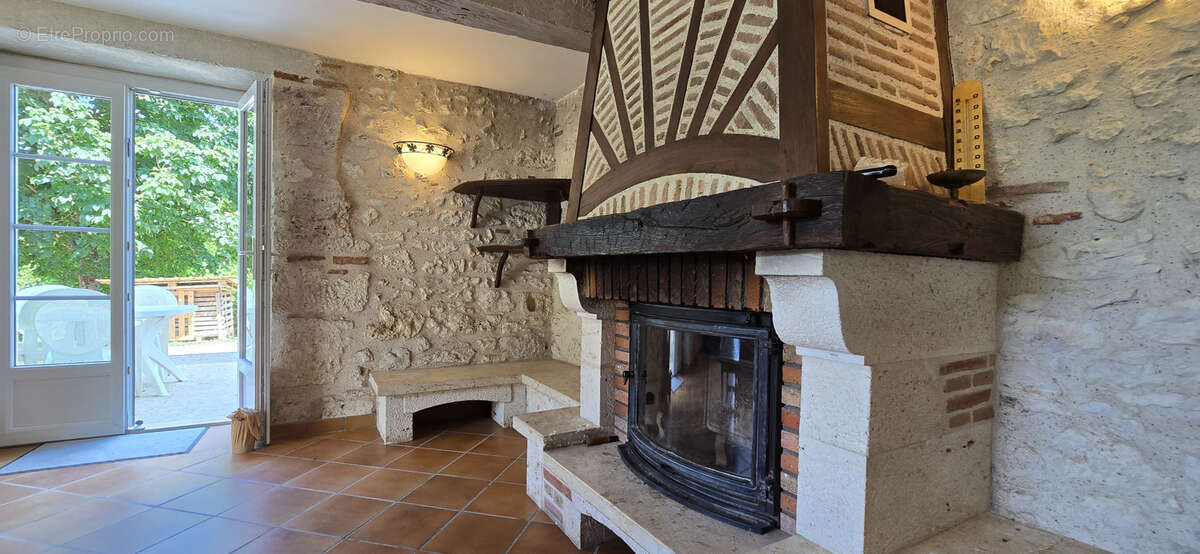 Maison à PUJOLS