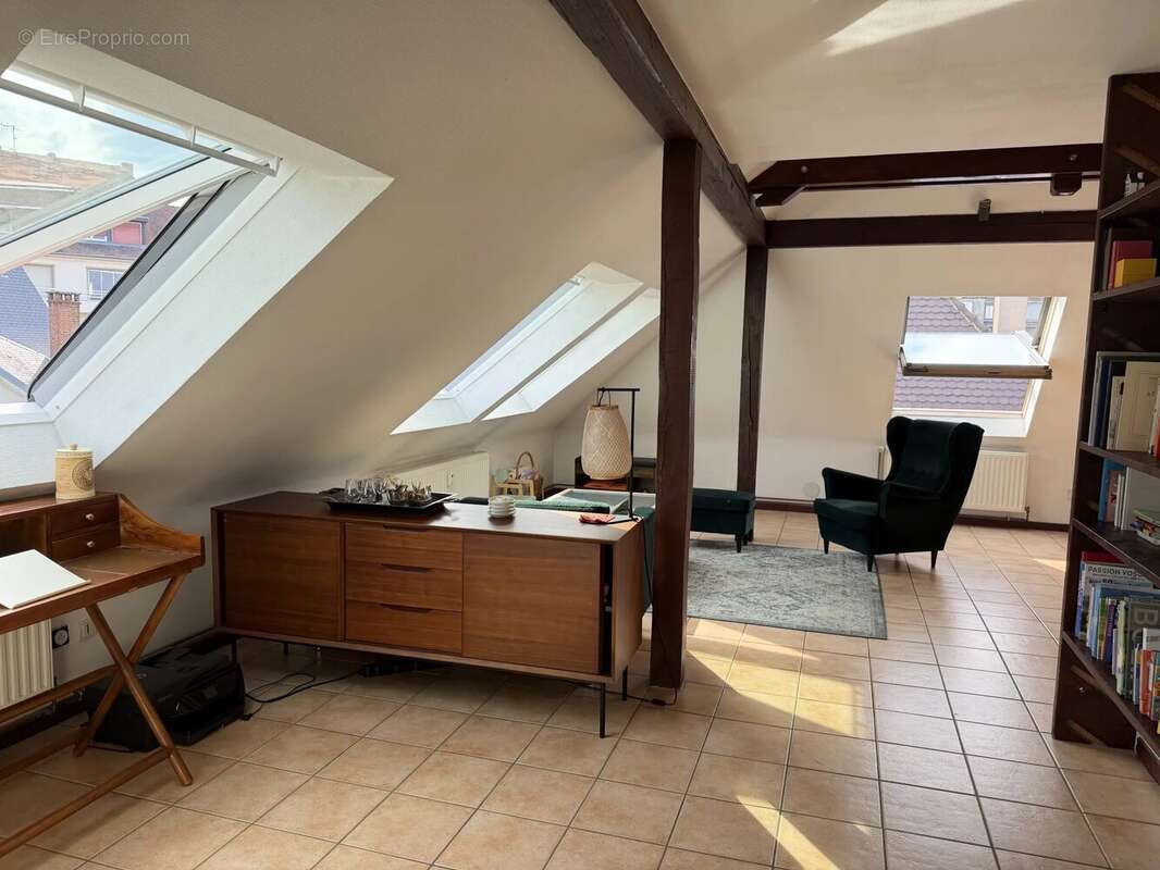 Orangerie: 3 pièces sans ascenseur, climatisation, place de parking - photo 11