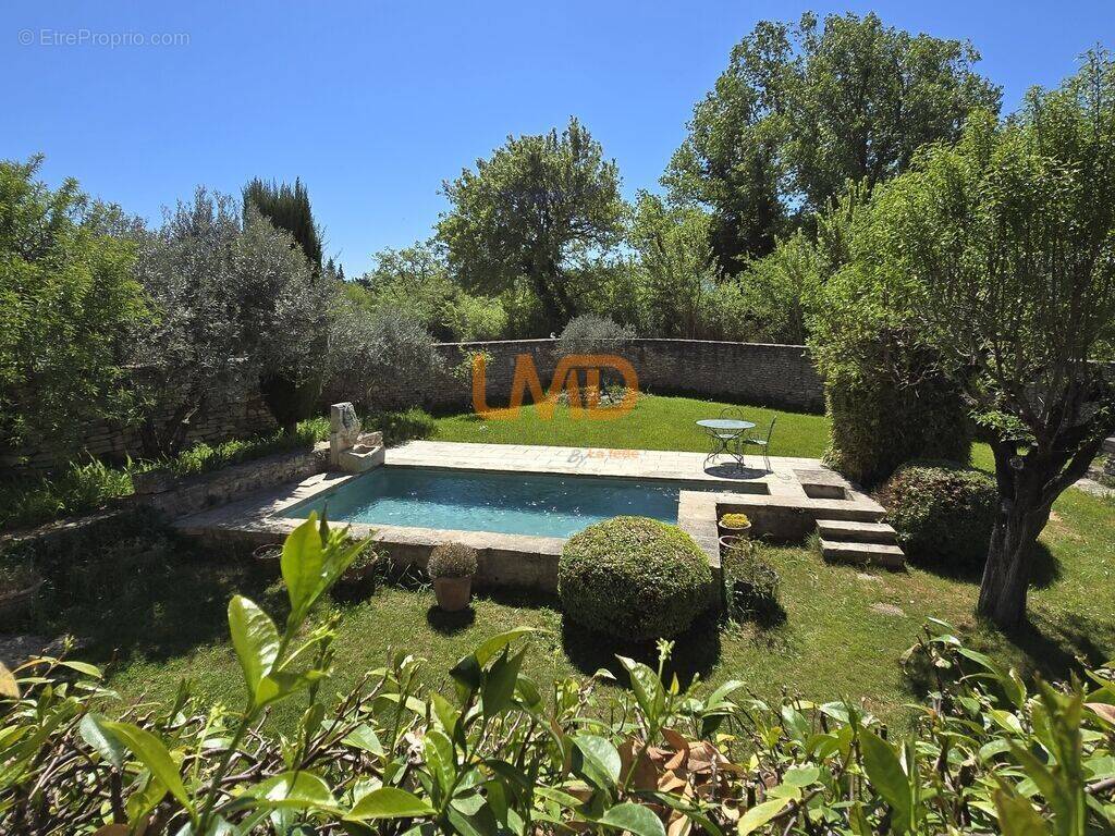 Maison à GORDES