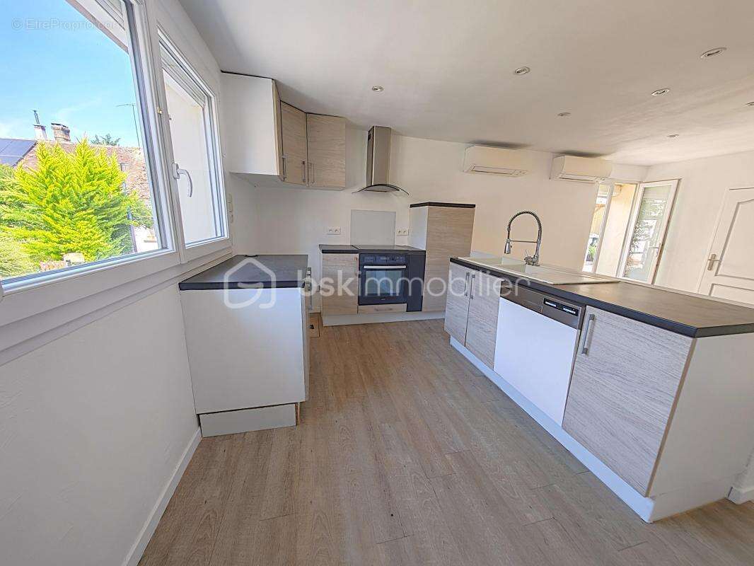 Situation exceptionnelle, tout à pied, Maison 6 pièces 104 m² surface au sol. terrain de 156 m² - photo 5