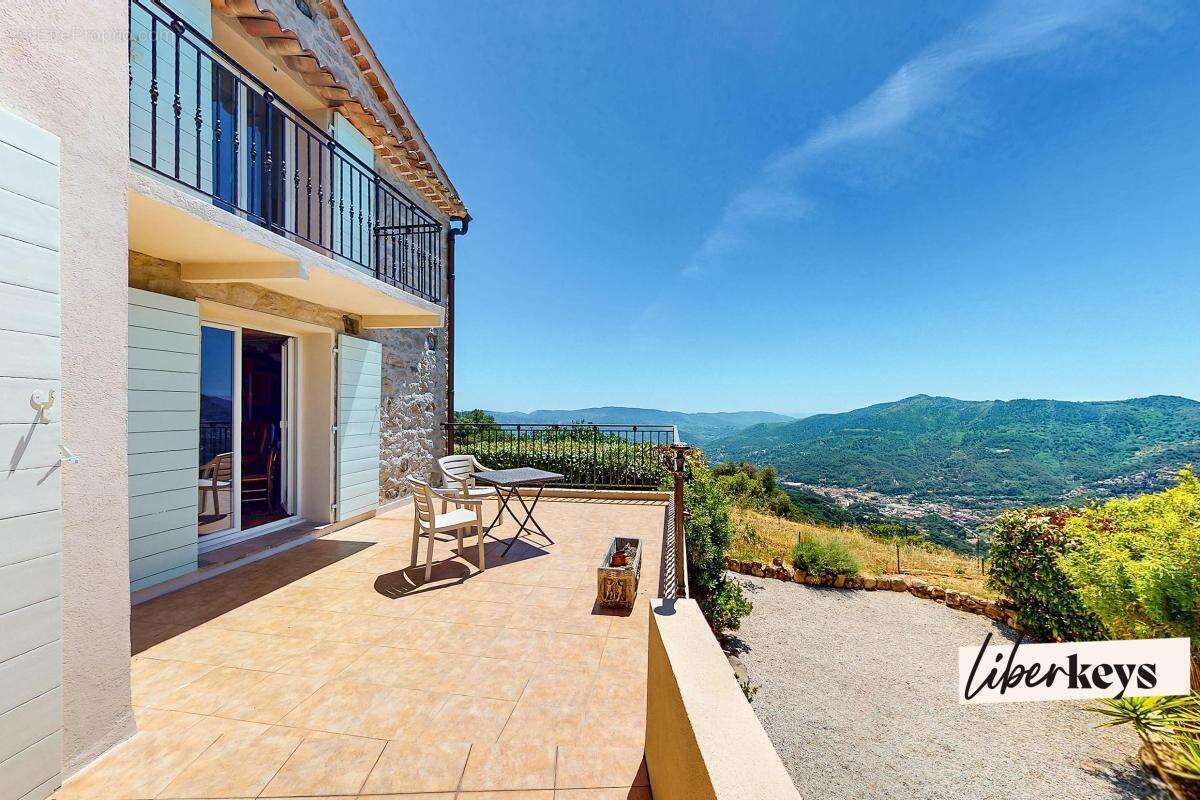  berre-les-alpes – villa de charme avec vue panoramique, dépendances et garage xxl - photo 5