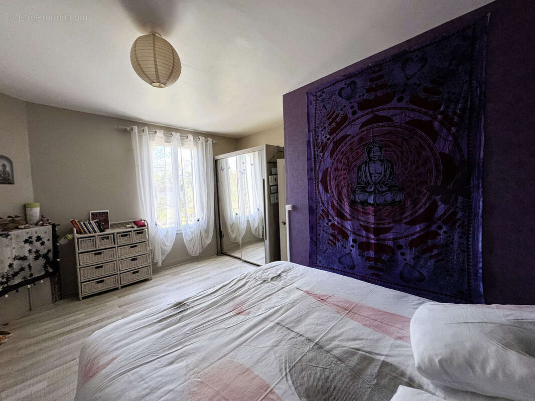 Maison à COURS-DE-PILE