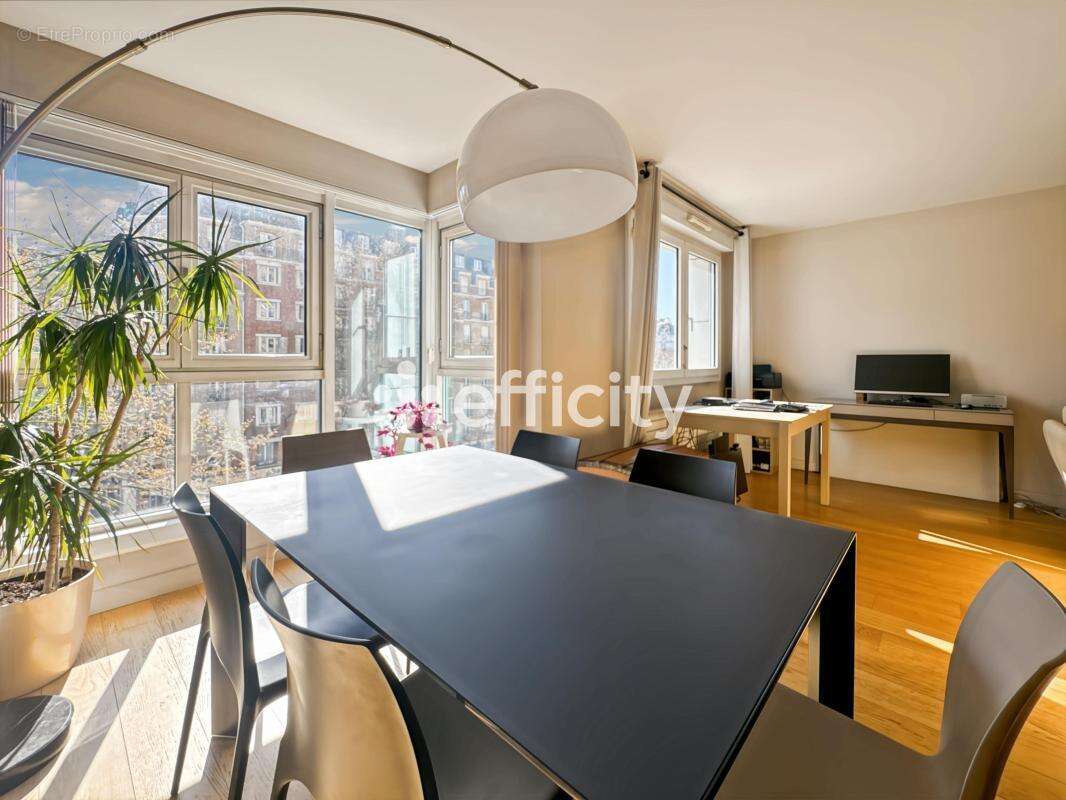 Appartement à PARIS-14E