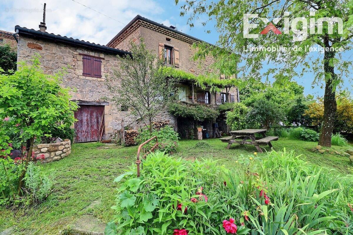 Maison à SAINT-APOLLINAIRE-DE-RIAS