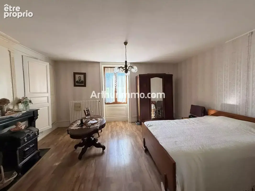 Corps de ferme en pierre a renover – 4 800 m² de terrain – 250 m² de dépendances - photo 11