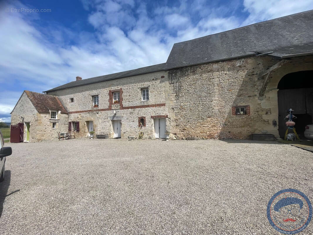 Maison en pierre de 189 M2 avec piscine, jacuzzi et sauna au prix de 388 500euros FAI. - photo 7