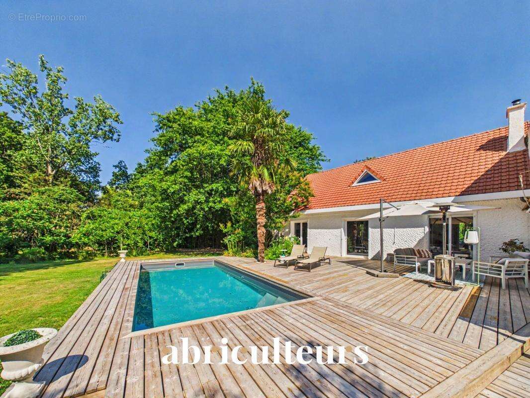 Belle maison idéale pour la famille avec grand jardin, terrasse et piscine en vente à Sautron (44880) - photo 2