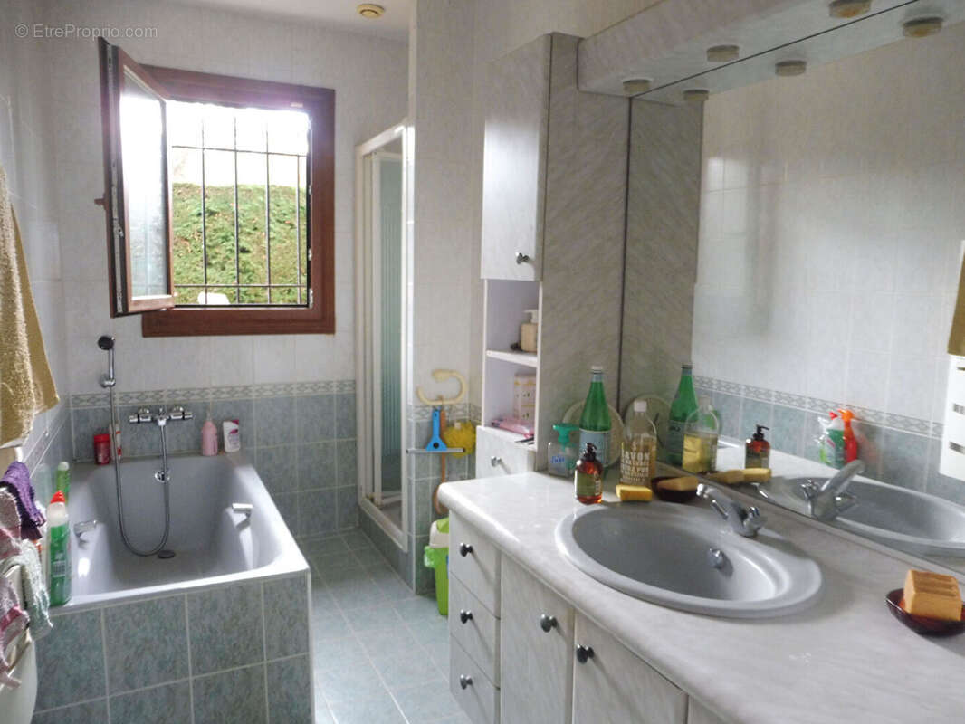 Maison à CONDAT-SUR-VIENNE