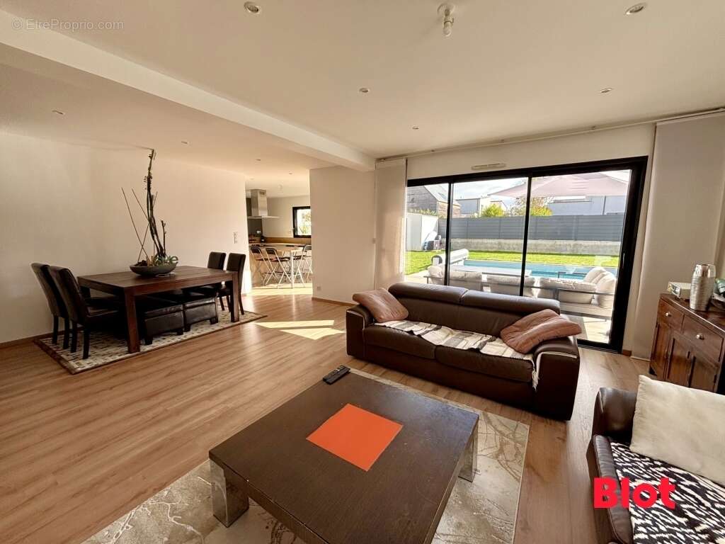 Maison à SAINT-ERBLON