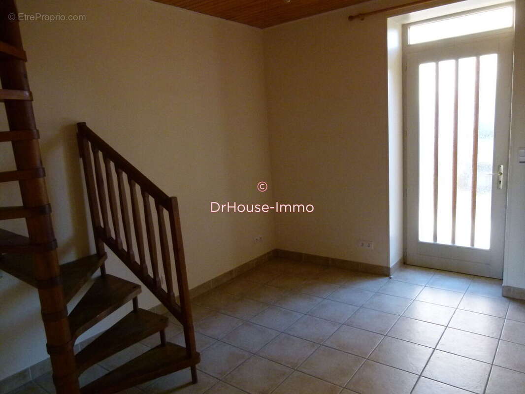Maison 107 m² à Pouilly-Sous-Charlieu  - photo 4