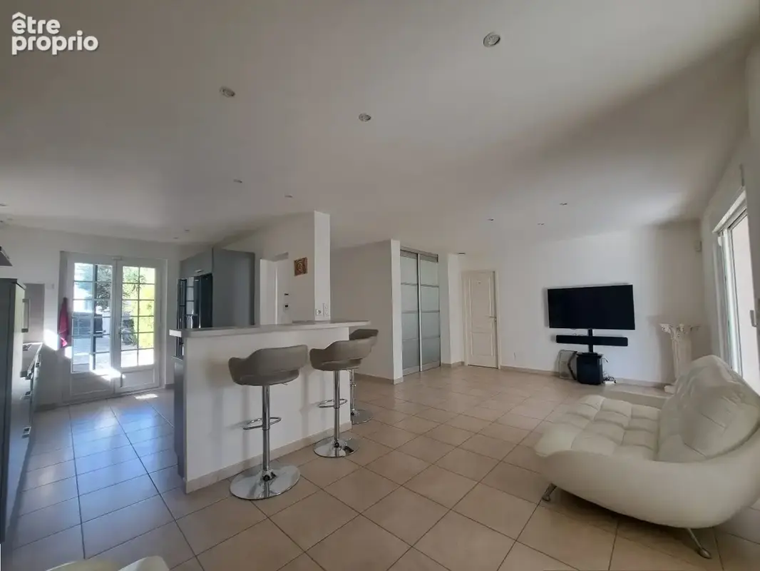 Maison avec 2 appartements et dépendance sur un terrain avec piscine - photo 4