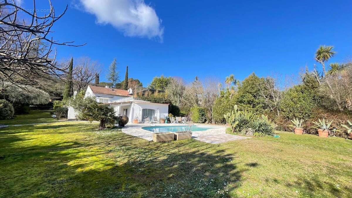 Maison à ROQUEFORT-LES-PINS