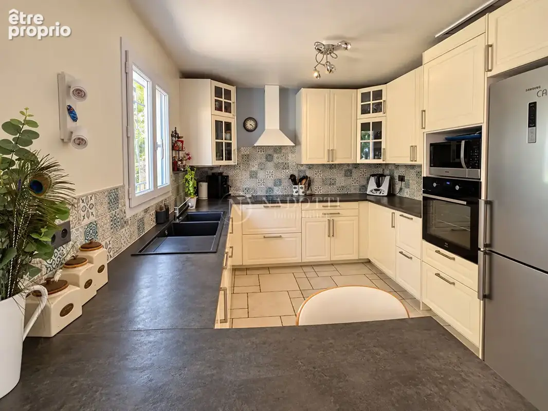 À VENDRE - EXCLUSIVITÉ- Maison Cadenet T6 avec jardin, piscine et garage - photo 13