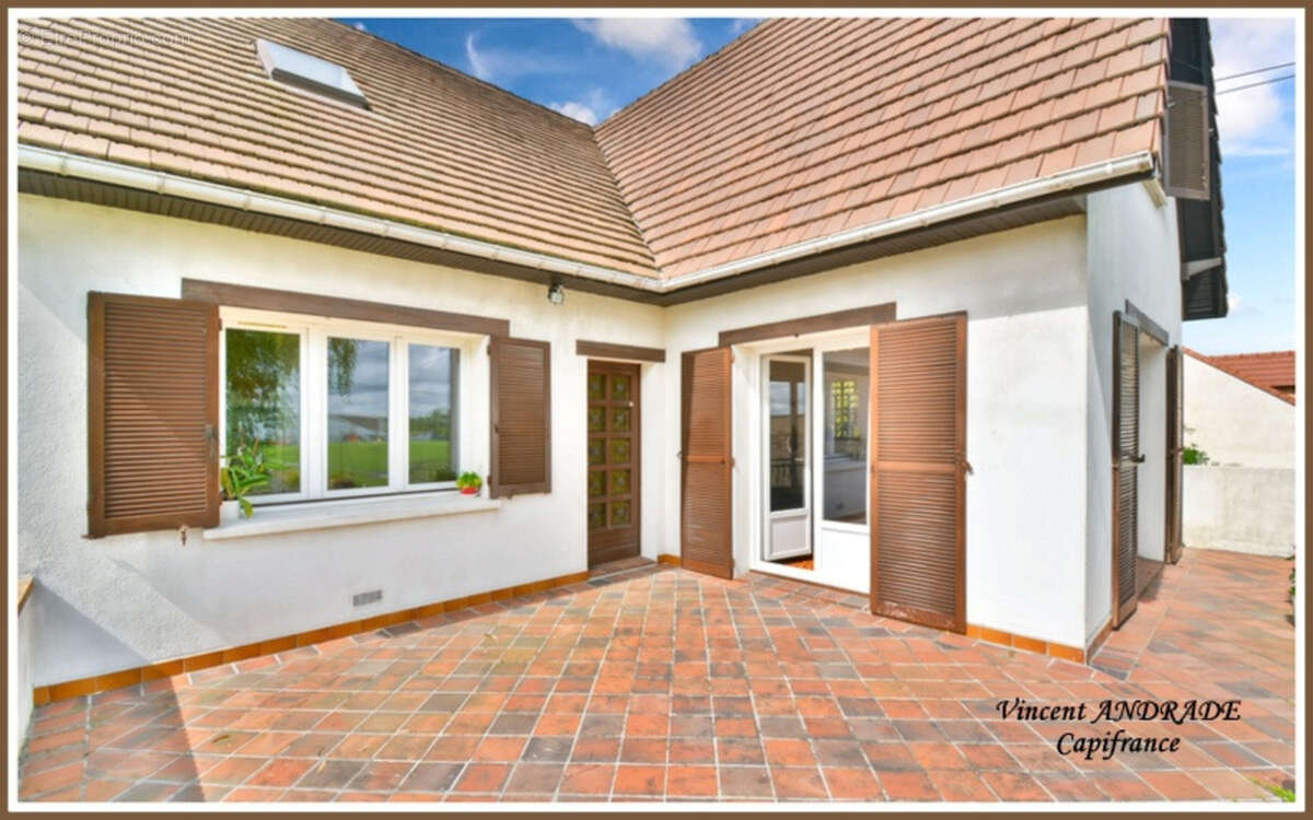Maison traditionnelle 165 m² - 6 chambres - Sous-sol total 130 m² hauteur 2,42 m - Terrain 891 m² - photo 5
