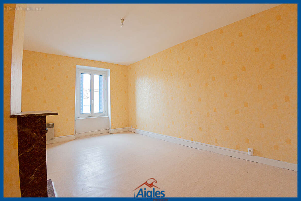 Appartement à SAINT-GERMAIN-LEMBRON