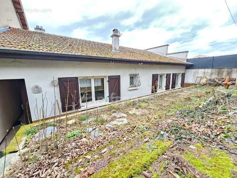 Maison à vendre 4 pièces 3 chambres garage et terrasse panissieres (42) - photo 3