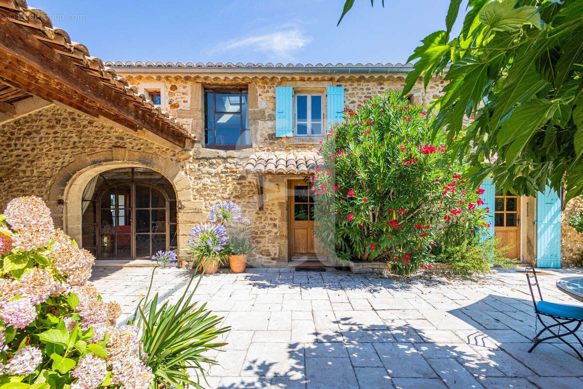 Maison à SAINTE-CECILE-LES-VIGNES