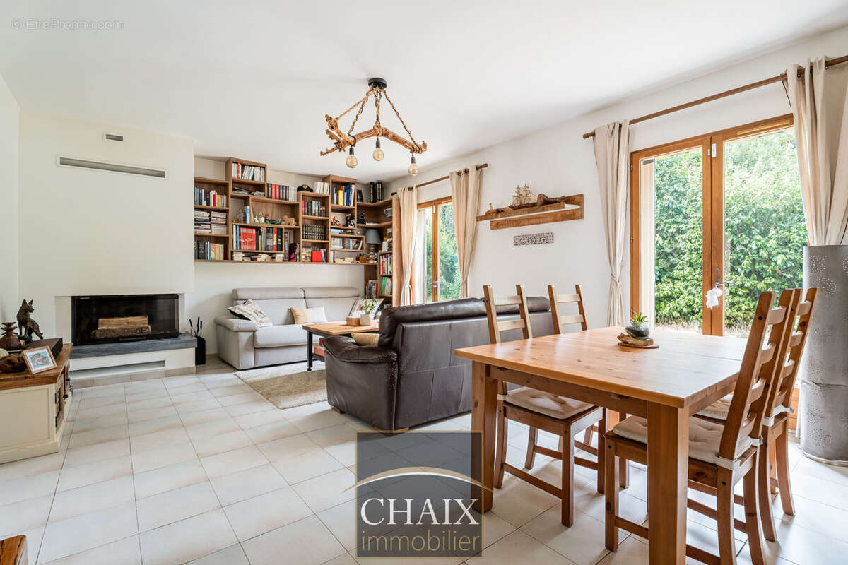 Aubagne   Dans un environnement résidentiel maison familiale de type 5 - photo 3