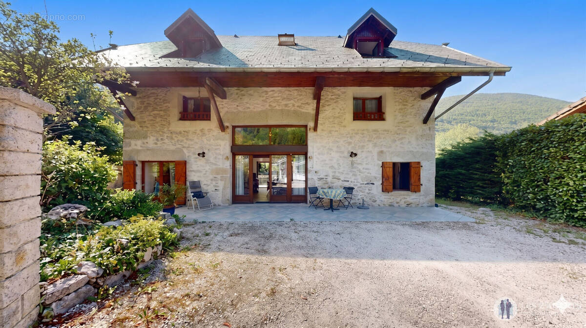 Maison à SAINT-THIBAUD-DE-COUZ