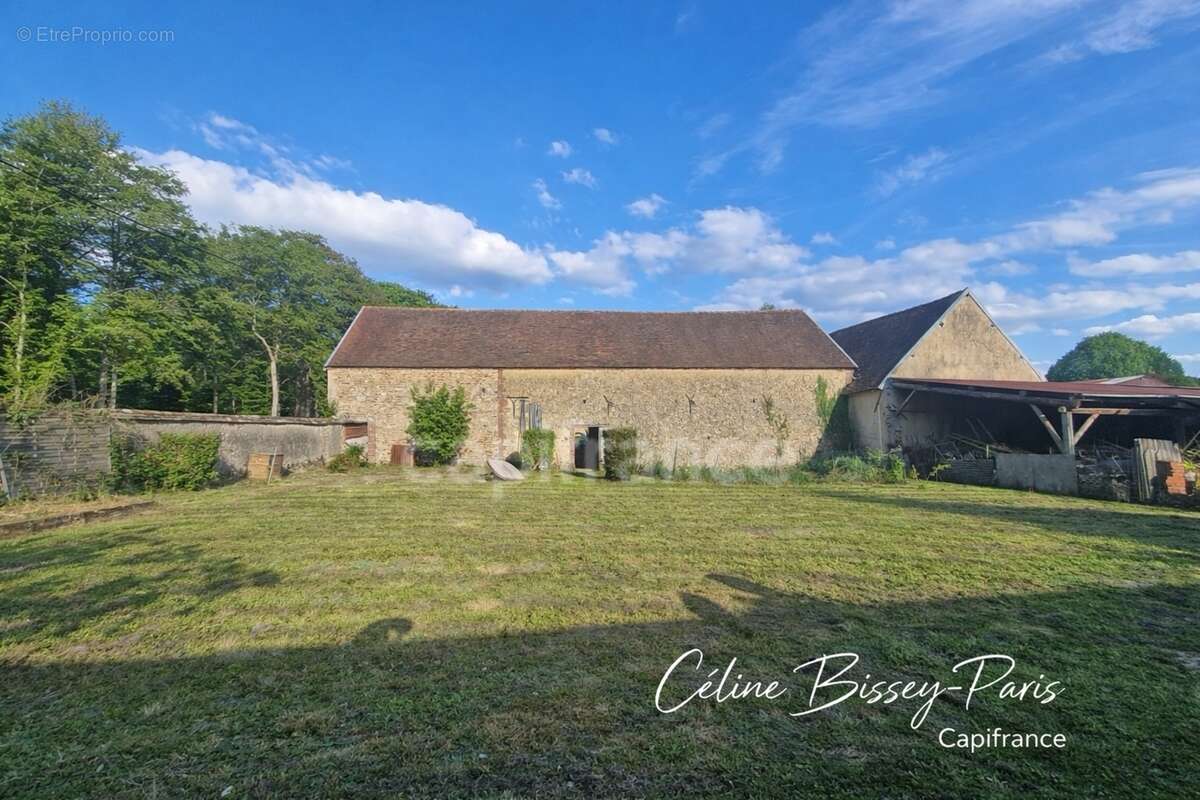 Ferme 4 pièces VILLECHETIVE (89), Plein pied, 2 chambres, cour, jardin, nombreuses dépendances, garage 2 voitures, Comble aménag - photo 10