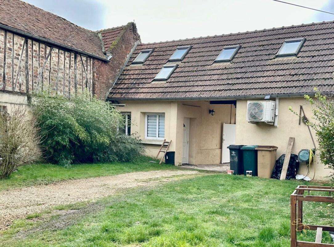 Maison à LABOISSIERE-EN-SANTERRE