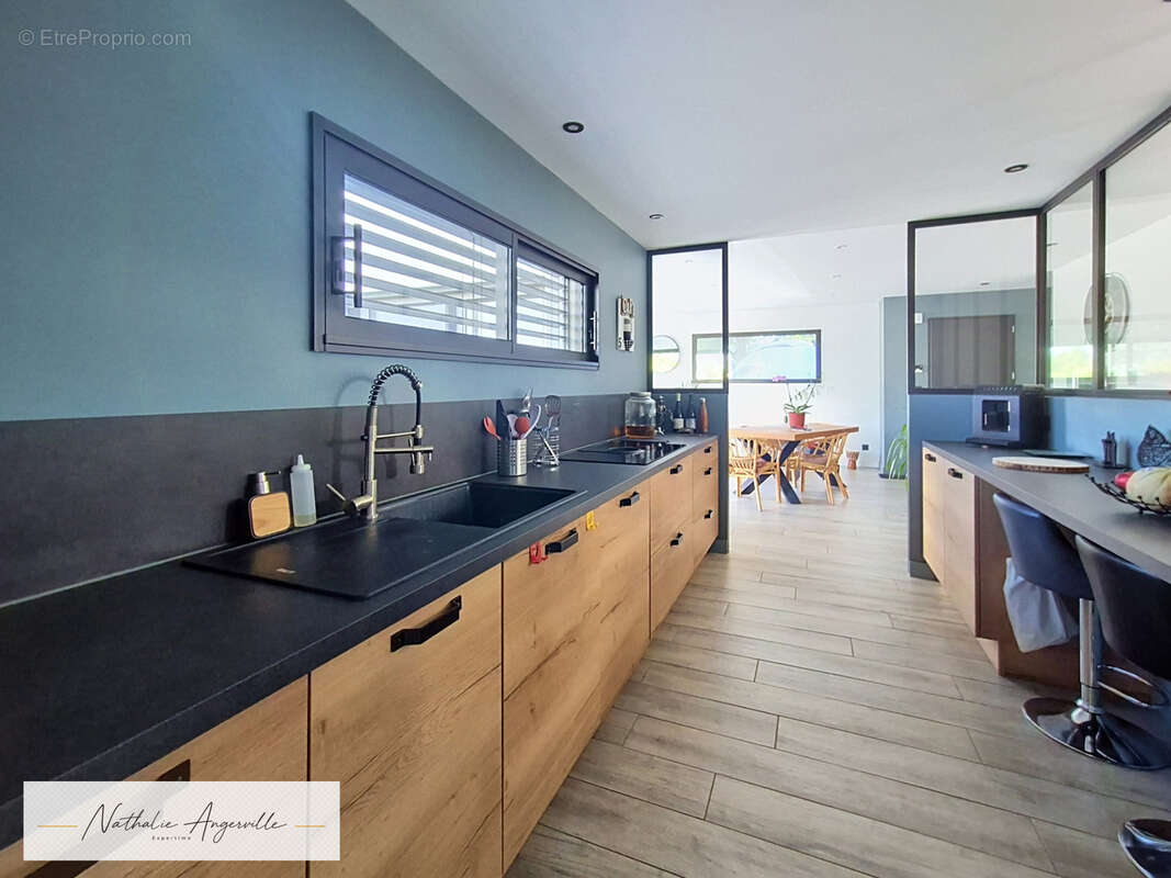 Nuces   Maison contemporaine 144 m2 de plain-pied avec piscine - photo 6