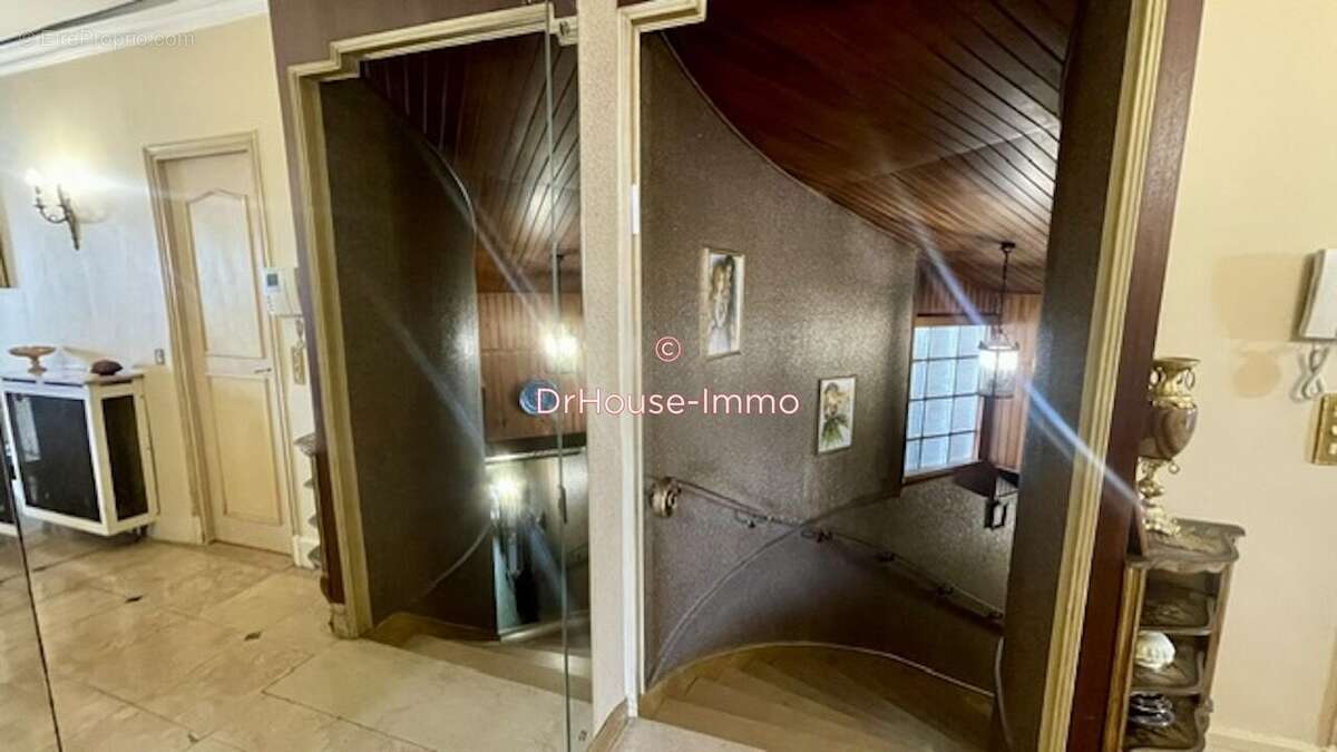 Appartement à LES PAVILLONS-SOUS-BOIS