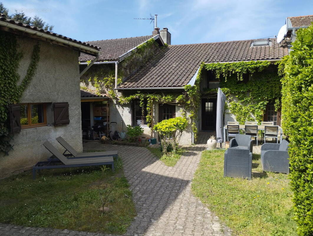 Photo 1 - Maison à REYRIEUX
