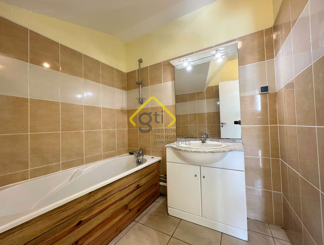 A vendre appartement F2 à Saint-André, terrasse, parking, idéal investisseur - photo 4