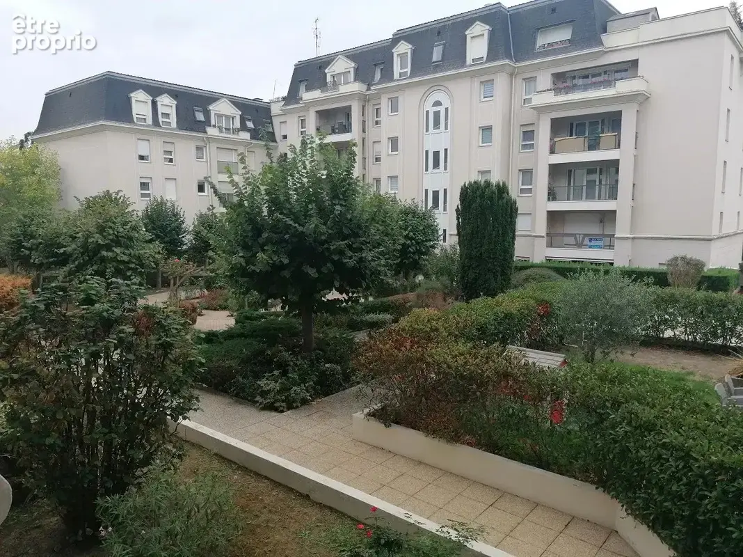 Livry gargan limite le raincy studio 31 m² cave et parking - photo 2
