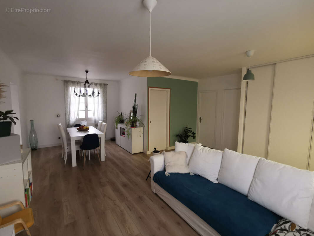 Maison à SAINT-HILAIRE-DE-CHALEONS