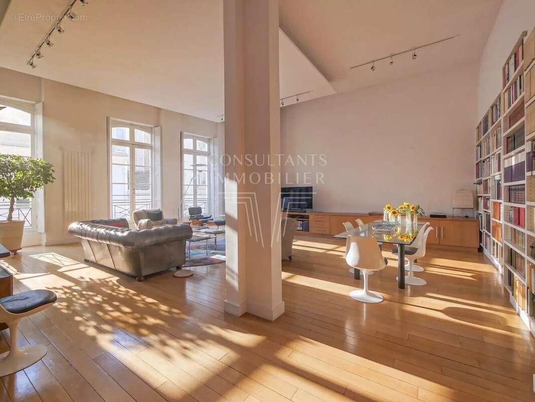 Appartement à PARIS-7E