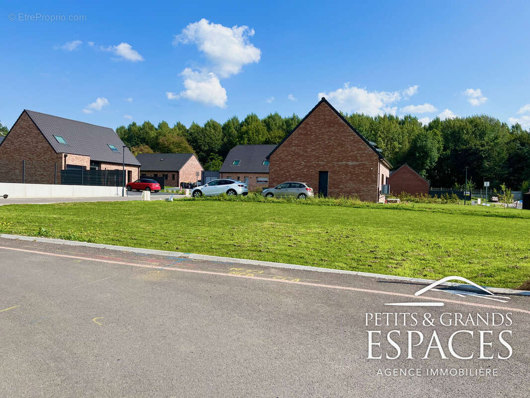 Terrain à WARGNIES-LE-GRAND