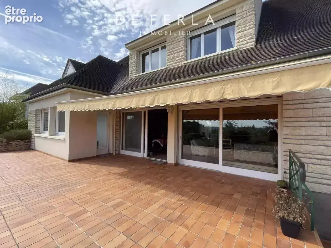 Photo Maison à Villiers-Saint-Frederic au prix de 898 000€