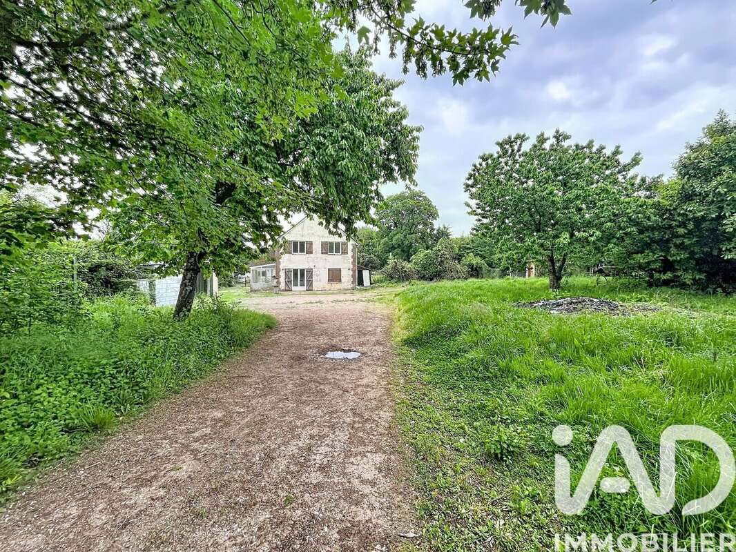 Maison 83 m² à Saint-Maurice-Sur-Aveyron  - photo 2