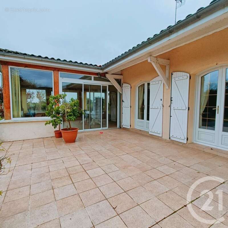 Maison à SAINT-CAPRAIS-DE-BLAYE