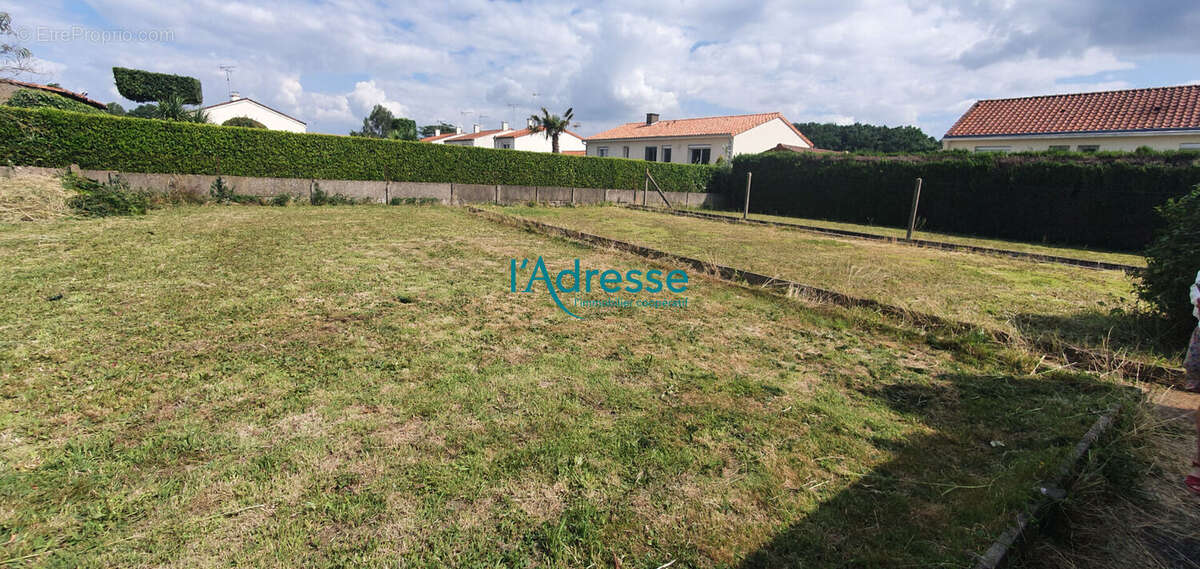 Maison à LA SALLE-ET-CHAPELLE-AUBRY