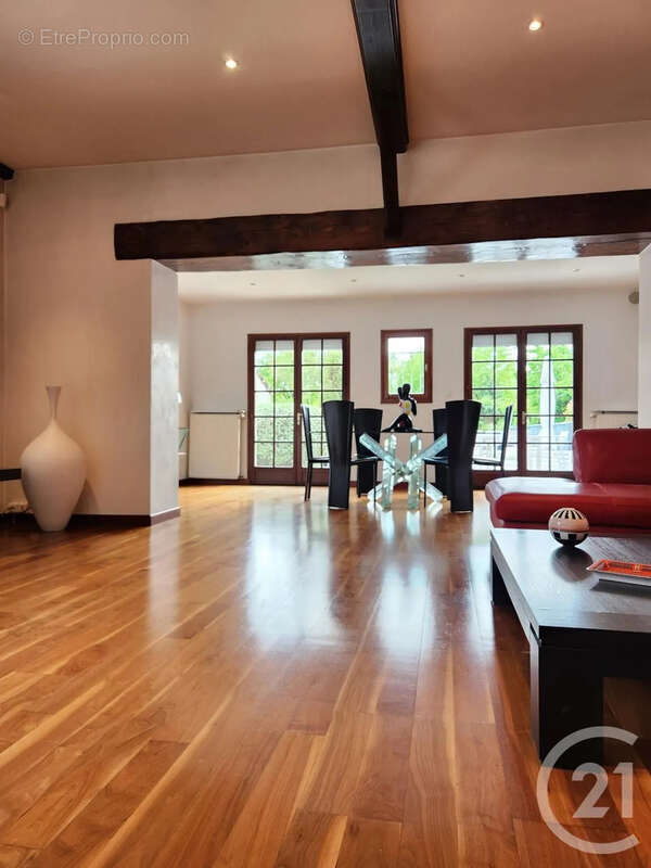 Maison à VAULX-EN-VELIN