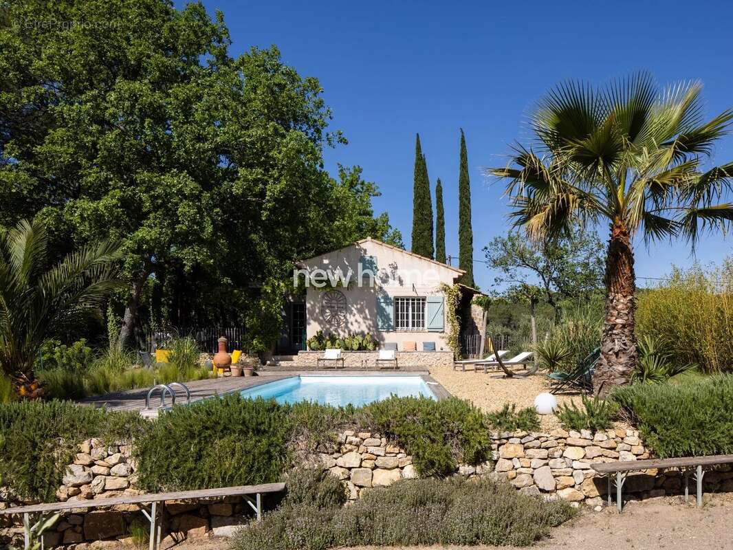Villa joliment rénovée avec piscine dans un cadre verdoyant - photo 28
