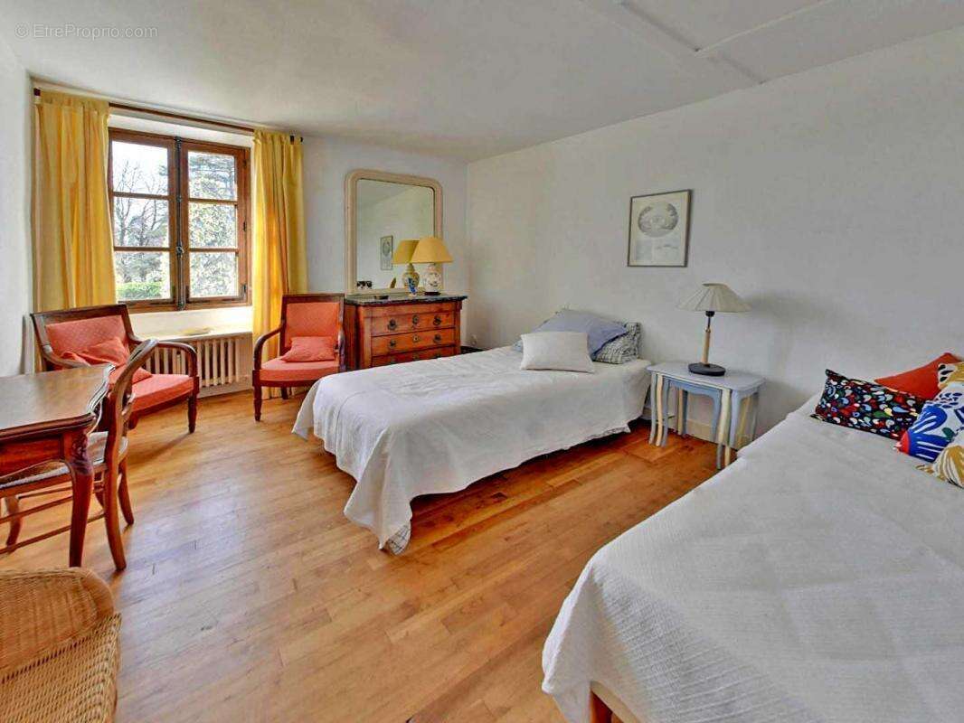 Maison à DAMPIERRE-EN-YVELINES