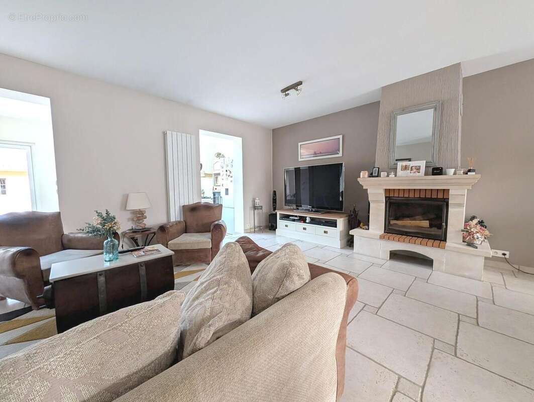 Maison à LES CLAYES-SOUS-BOIS