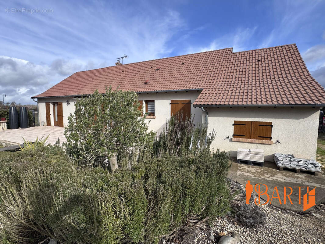 Maison à PLAIMPIED-GIVAUDINS